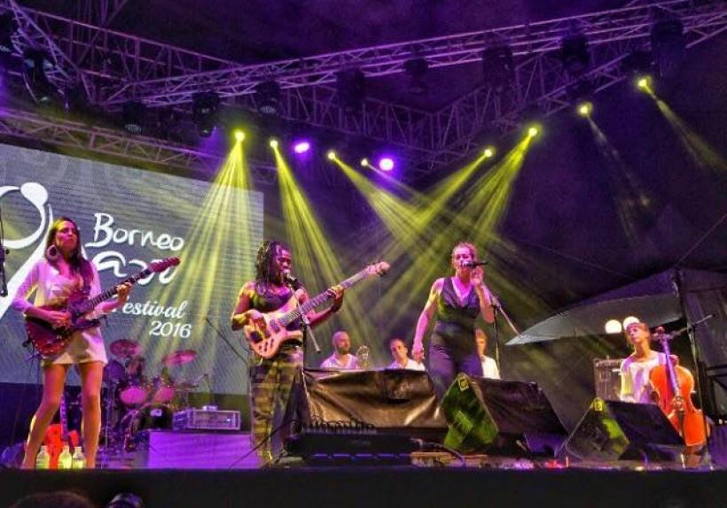 Festival à Bornéo avec Manou Gallo